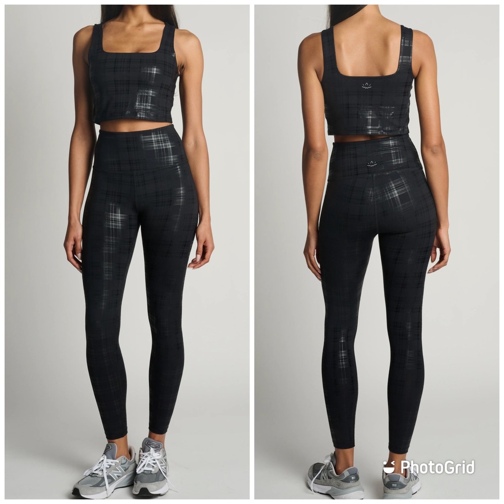 NWOT Beyond Yoga Activewear Set Womens Black Foil Plaid Crop Top Leggings Small